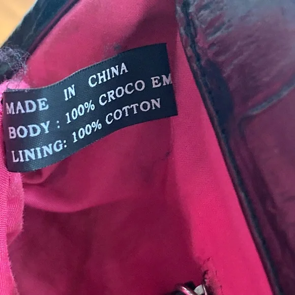 Elegant Black Croc-Embossed leather purse - Picture 15 of 15